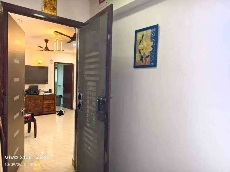 PRIME LOCATION 2 BHK FLAT IN NOIDA EXTENSION
